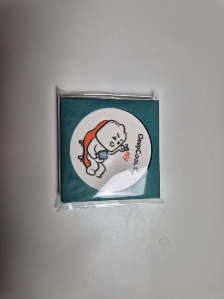 DeepCool pin/button - klein kartonnen doosje/verpakking in plastic